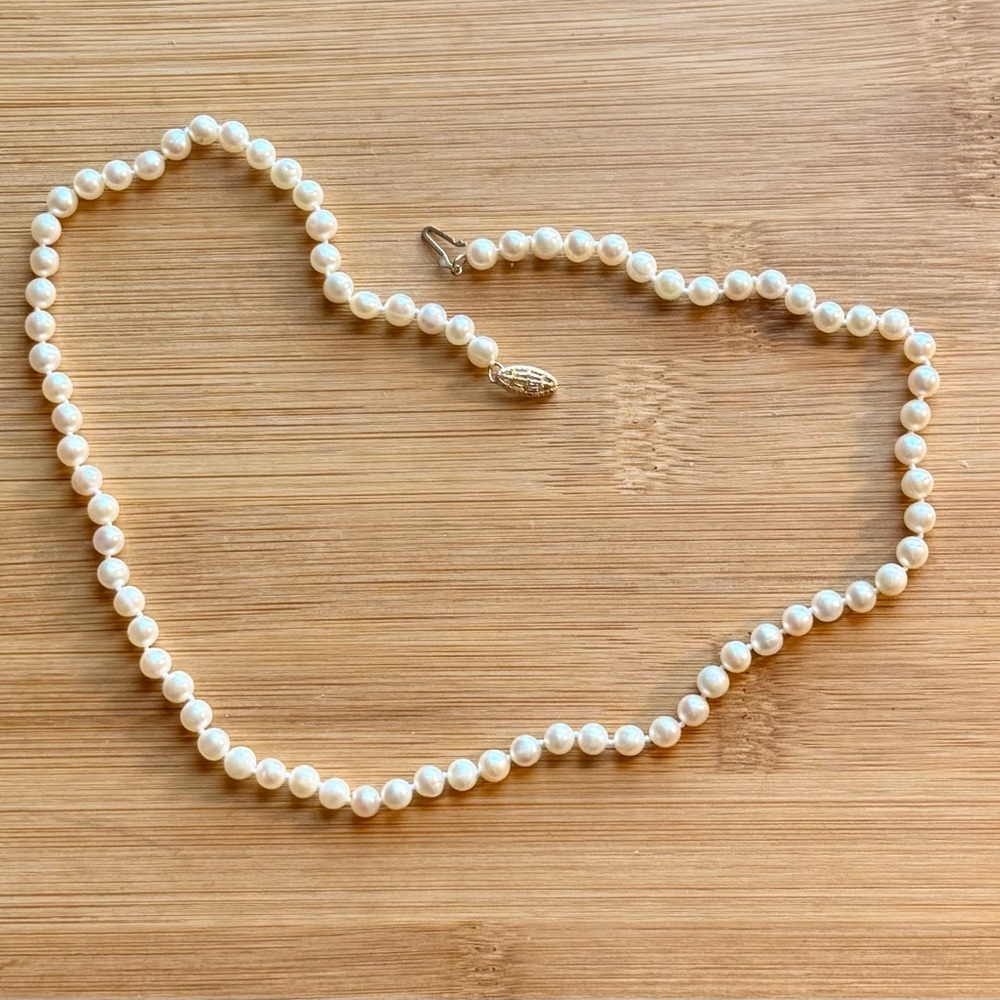 Classic Cream Pearl Necklace Timeless Jewelry